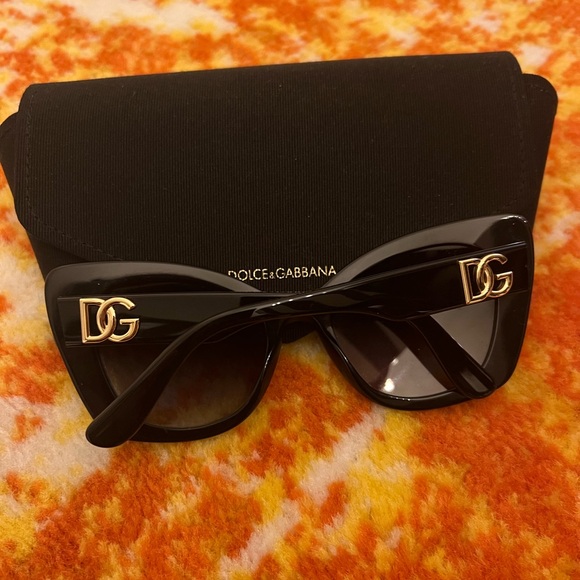 Dolce and Gabbana sunglasses - Picture 2 of 7